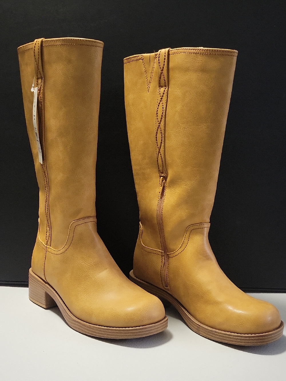 Women's Tall Riding Boot. 6. 9 - Picture 3 of 7